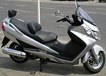 Motorscooters zoals deze Suzuki Burgman 400 worden vooral in de stad gebruikt