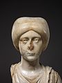 Skulptur av bysantinsk kvinne frå 300-talet med phakeolis.