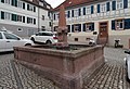 Als „Brunnen am Marktplatz von Löchingen“ diente der Metzgerbrunnen in Gernsbach