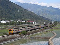 Zug der Taitung-Linie in Guanshan
