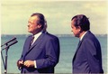 西德总理威利·勃兰特（左）与美国总统理查德·尼克松（右）。这两位政治家是缓和和与东方集团展开贸易的拥护者。