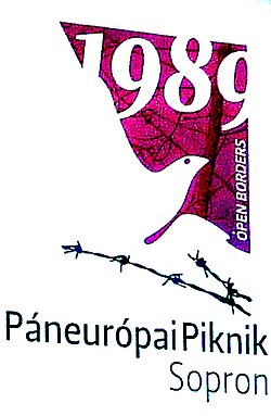 „Picknick in Sopron am Ort des Eisernen Vorhangs!” 1989. augusztusában a pikniket a német és magyar nyelvű toborzó plakátokon a Sopron közelében álló vasfüggöny helyén hirdették meg[1][2][3]