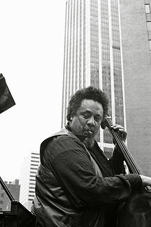 Charles Mingus vystupuje na U.S. Bicentennial v New York City, 4. července 1976.