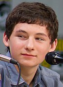 Jared S. Gilmore interprète Henry Mills.