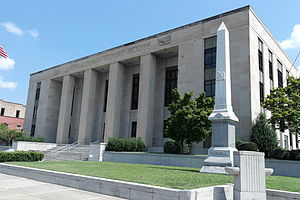 Lenoir County Courthouse in Kinston