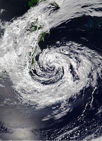 日本に接近する台風8号