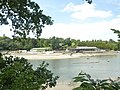 Un établissement ostréicole sur la rive droite de la ria du Bélon en amont de la chapelle Saint-Léger.