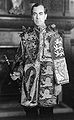 Sir Anthony Richard Wagner, vestido con su tabardo y sirviendo como Heraldo de Armas Ordinario de Richmond en 1952.