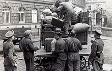 Deportation der österreichischen Juden Wien 1942.jpg