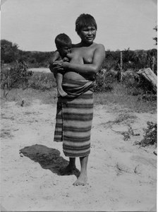 Dona chorote boliviana amb el seu fill, 1901-1902