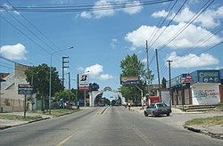 San Martín Ave., looking eastwards. The city's arch can be seen in the background.