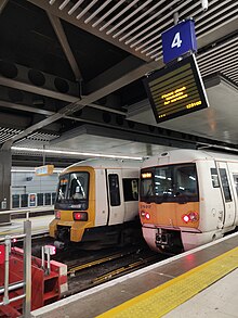 Class 465 (left) class 376 (right) at London Cannon Street in 2023