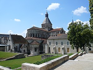 Le chevet de l'église Notre-Dame et les bâtiments conventuels.