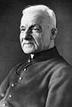 Saint André Bessette (1845-1937), religieux canadien de la congrégation de Sainte-Croix. Ignorant et simple portier, il fut toutefois gratifié de dons de guérison et de prophétie, qui attirèrent des foules considérables. Grand dévôt de saint Joseph, il fit construire la Basilique du Mont-Royal.