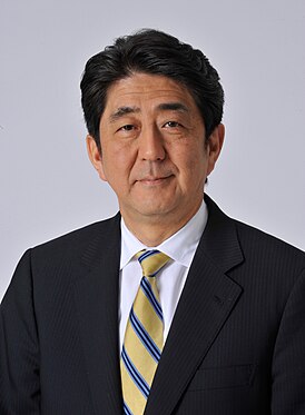 Официальный портрет Абэ, сделанный 1 мая 2012 года