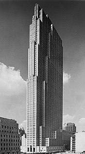 30 Rockefeller Center, agora Comcast Building, de Raymond Hood (1933)