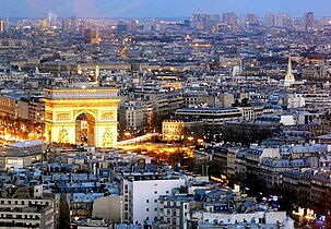 Avenue de la Grande Armée und Triumphbogen am Abend