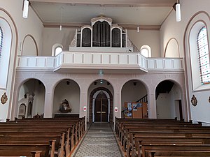 Orgue sur tribune.