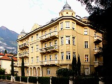 Szülőháza, a meranói Villa Marchetti