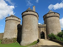 Photographie d'ensemble du château de l'extérieur.