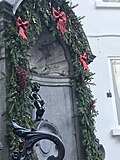 Le Manneken Pis le 29 décembre 2019 avec les décorations de Noël.