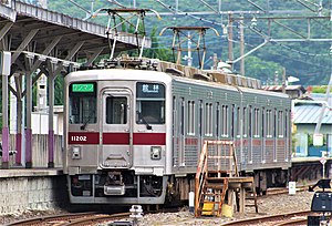 葛生駅に停車中の佐野線上り列車。