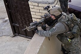 Un ranger en couverture en Irak en 2006.