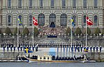 Det svenska kungaparet tar emot Kung Frederik X av Danmark och drottning Mary vid Stockholms slott, under deras statsbesök till Sverige 2024. Med på Vasaorden finns även kronprinsessan Victoria och prins Daniel.