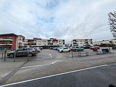 Place Violet, là où se trouve le bar-tabac, coiffeuse, boucherie, animations sur la place.