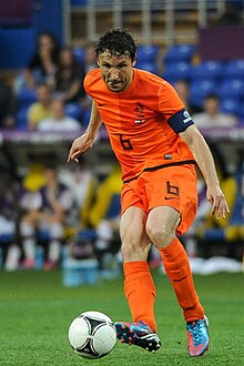 Van Bommel mängimas Hollandi jalgpallikoondise eest 2012. aastal