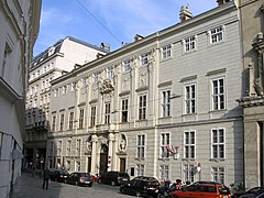 El palacio Schönborn-Batthyány en Viena, obra de Johann Bernhard Fischer von Erlach, 1696-1706), adquirido por la familia en 1740 sigue siendo hoy día propiedad de los condes de Schönborn-Buchheim
