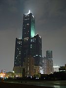 Vista del Tuntex Sky Tower de noche