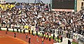 Partizan-Fans feiern auf der Tribüne 2005 den 19. Meistertitel