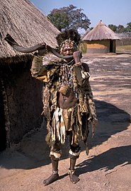 'n Sangoma van die Mashona naby Groot-Zimbabwe