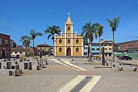 Praça da Matriz e Igreja Matriz de Santana ao fundo