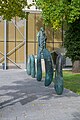 „Gurken“ von Erwin Wurm Vor den Schillerdenkmal, Furtwänglerplatz