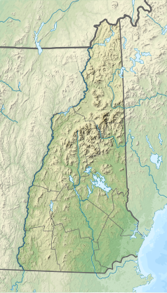 Mapa konturowa New Hampshire, blisko centrum na prawo znajduje się czarny trójkącik z opisem „Góra Waszyngtona”