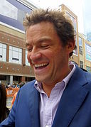 Dominic West dans le rôle de Fred