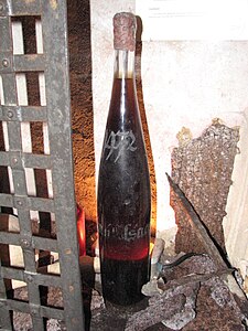 Bouteille de blanc datant de 1472, conservée aux hospices de Strasbourg.