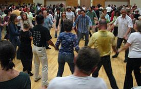 Fest-noz, festivalno okupljanje temeljeno na zajedničkim tradicionalnim plesovima Bretanje