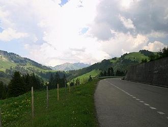 Strasse auf dem Pass