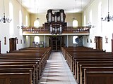 Vue intérieure de la nef vers la tribune d'orgue.