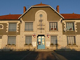 The town hall in Saint-Dizant-du-Gua