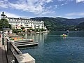 Grand Hotel w Zell am See położony nad jeziorem Zeller See