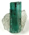 Smaragd-Einzelkristall mit Quarz