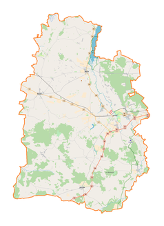 Mapa konturowa powiatu sieradzkiego, w centrum znajduje się punkt z opisem „Kościerzyn”