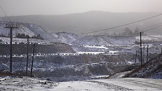 Route 255 crosses Dudswell and Asbestos mines.