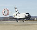 Endeavour lander på Edwards Air Force Base.