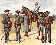 Солдаты и офицеры в форме образца 1910 года