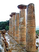 Restos das columnas do templo de Hércules